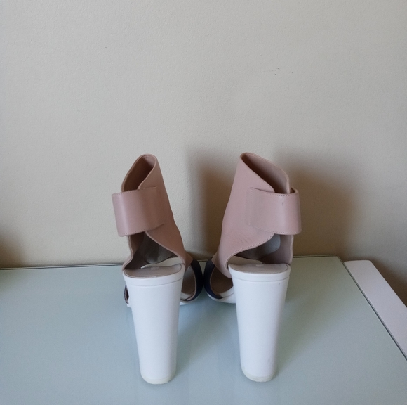 VINCE AGATHA PEEP-TOE BOOTIE - Picture 3 of 8